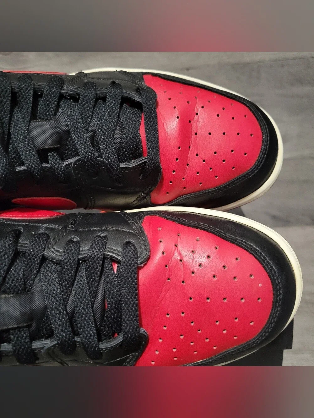 2015 Air Jordan 1 Retro Low Bred Mens Size 10 OG 705329-001 Breds Black Red